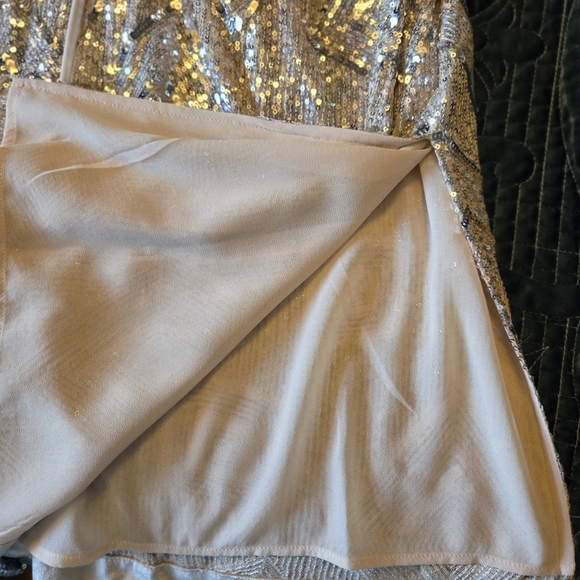 Sparkling jacket to wear over formal dresses or anything special. - Picture 2 of 9